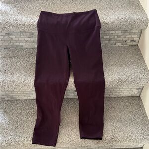Yogalicious Plum High-Waist Capri Leggings